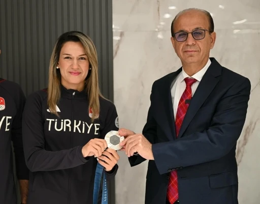 Geçit: &quot;Hatice Akbaş örnek bir sporcudur&quot;
