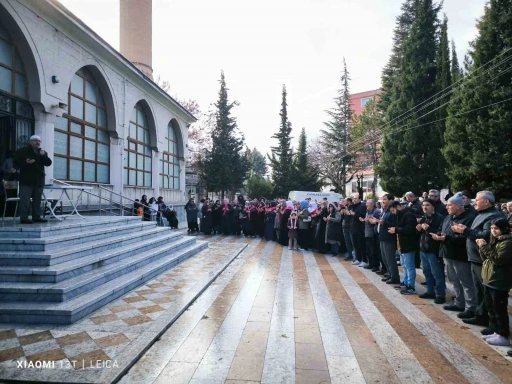 Gediz’de 37 umreci dualarla uğurlandı
