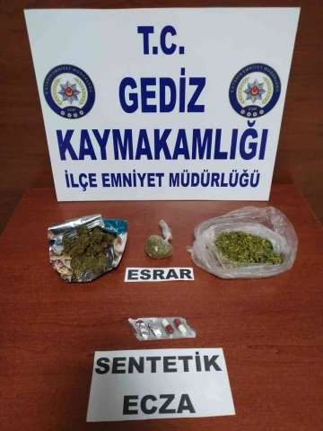 Gediz’de bir kişinin üzerinde uyuşturucu yakalandı
