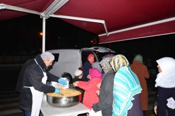 Gediz depreminin yıl dönümünde helva ikramı
