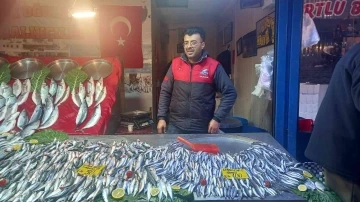 Balıklar çoğaldı, fiyatlar vatandaşı üzdü