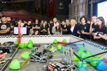 Geleceğin robot tasarımcıları, ABD hayali için Küçükçekmece’de ter döktü
