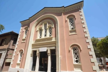 Gemlik’in sembollerinden Balıkpazarı Camii yeniden ibadete açılıyor