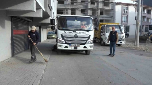 Gemlik’te boş alanlarda mıntıka temizliği yapılıyor