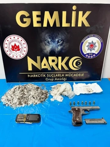 Gemlik'te durdurulan otomobilde 542 gram metanfetamin ele geçirildi.