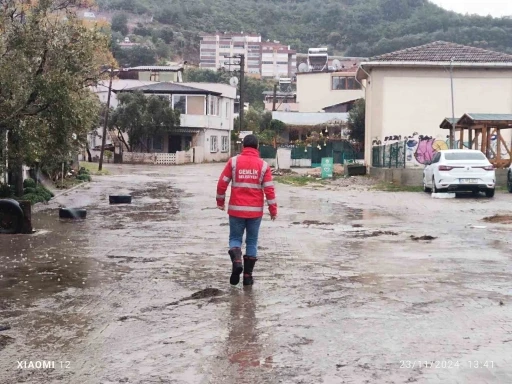 Gemlik’te sağanak taşkını