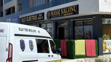 Genç kadın masaj salonunda bıçaklanarak öldürülmüş halde bulundu
