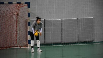 Genç voleybolcu deprem dolayısıyla yarım kalan hedefine yeni takımında ulaşmak istiyor