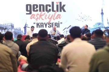 Gençler sordu, Başkan Büyükkılıç, ‘gençlik aşkıyla’ cevapladı
