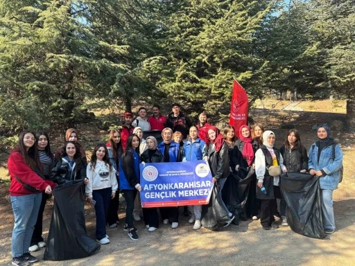 Gençlerden Erkmen’de doğa yürüyüşü
