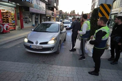 Gençlerden &quot;İftara Beş Kala&quot; etkinliği
