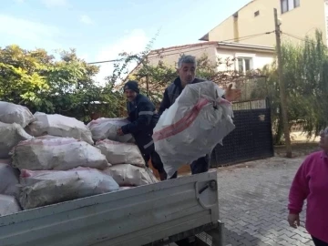 Germencik Belediyesi ihtiyaç sahiplerine destek vermeye devam ediyor
