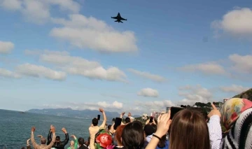 Giresun’da nefes kesen SOLOTÜRK gösterisi