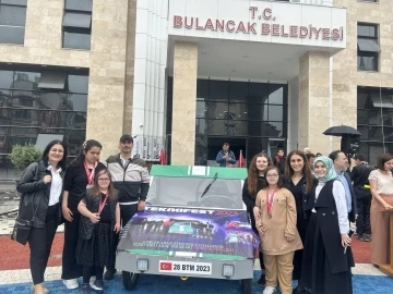 Giresun’da öğrencilerin yıl sonu sergisinde sergilenen elektrikli araç ilgi gördü
