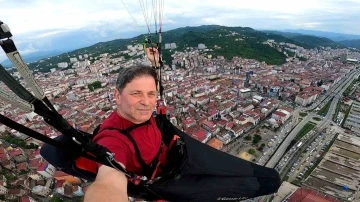 Giresun Kalesi’nden yamaç paraşütü ile atlayış yaptılar
