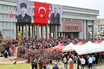 Giresun Valisi Serdengeçti: “Dünyada 10 binlerce çocuk 23 Nisan’ı göremedi”
