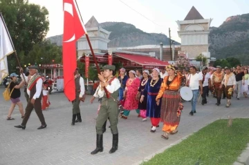 Göcek’te yayla göçü renkli görüntülerle başladı
