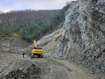 Gökçealan Grup Yolu dinamitle genişletiliyor
