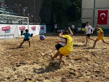 Gölcük’te kum futbolu heyecanı için kayıtlar başladı
