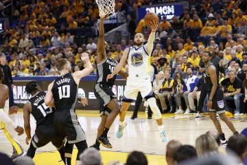 Golden State, Sacramento’yu yenerek seride durumu 2-2 yaptı