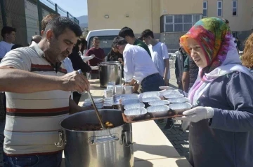 Gölhisar Fen Lisesinden geleneksel aşure ikramı
