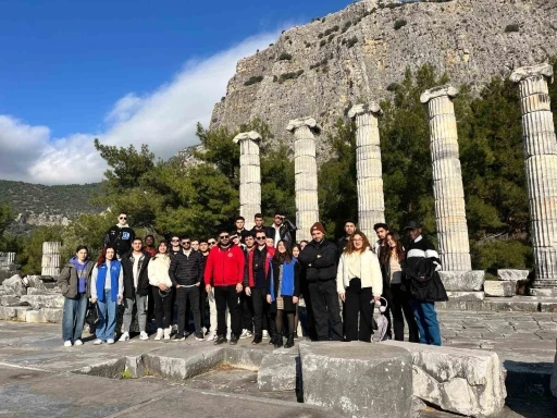 Gönüllü gençler, Anadolu’nun Pompei’sini gezdi
