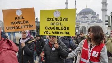 Görme engellilerden farkındalık yürüyüşü 