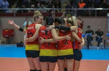 Göztepe Voleybol hız kesmiyor
