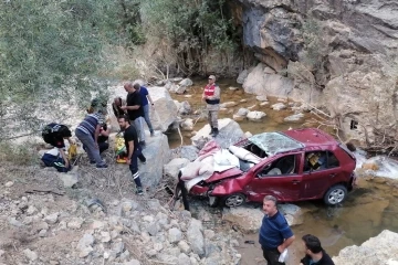 Gümüşhane’de otomobil dereye yuvarlandı: 1 yaralı
