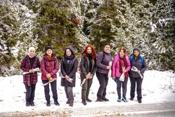 Gümüşhaneli dağcılardan öğretmenlere zirvede sürpriz kutlama
