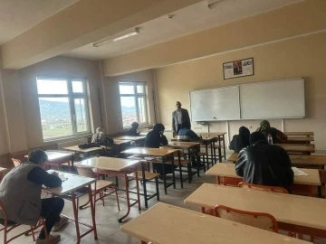 Güroymak’ta “Şiir Okuma ile Umre Ödüllü Bilgi Yarışması” düzenlendi
