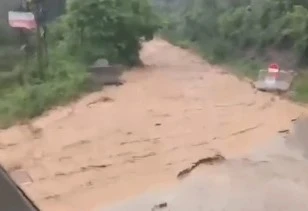 Gürsu ovasına ceviz büyüklüğünde dolu yağdı