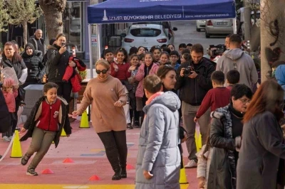 ’Güzel İzmir’ neşeli çocuklar
