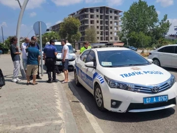 Hafif ticari araç ile motosiklet çarpıştı: 1 yaralı
