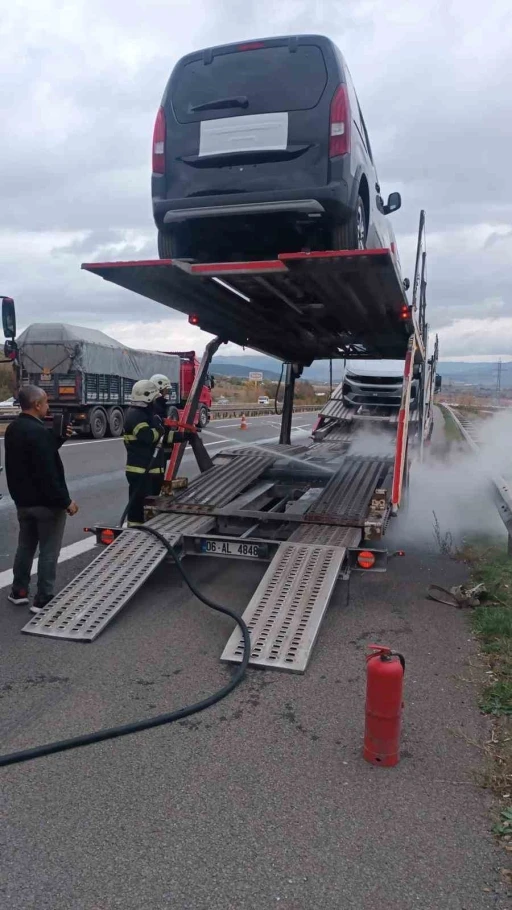 Hafif ticari araçlar yanmaktan son anda kurtuldu
