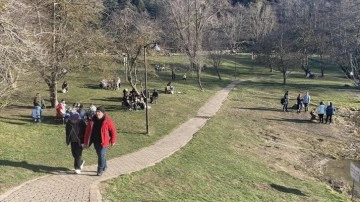 Hafta sonunu fırsat bilenler Gölcük Tabiat Parkı'nda yoğunluk oluşturdu