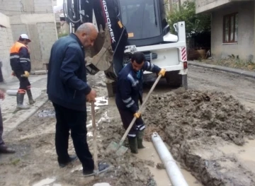 Hakkari Belediyesi ekiplerinden yağmur mesaisi
