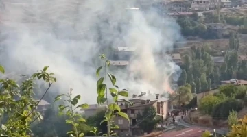 Hakkari’da mahallede çıkan yangın korkuttu
