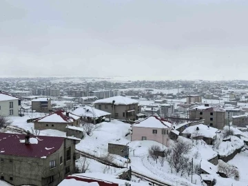 Hakkari’de 10 köy ve 32 mezra yolu ulaşıma kapandı
