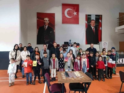 Hakkari’de &quot;Yıldırım Satranç Turnuvası&quot; düzenlendi
