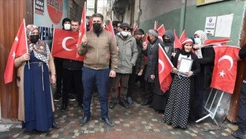 Hakkari'de çocukları dağa kaçırılan aileler eylemlerini sürdürdü