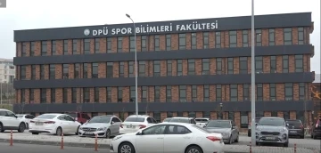 Halil Umut Meler’in mezun olduğu üniversitenin öğrencileri, yumruklu saldırıyı kınadı
