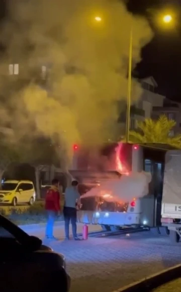 Halk otobüsündeki yangın büyümeden söndürüldü
