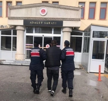 Hapis cezasıyla aranan şahıs tabanca ve tüfeklerle yakalandı
