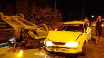 Hatay’da 2 aracın çarpıştığı kazada 4 kişi yaralandı
