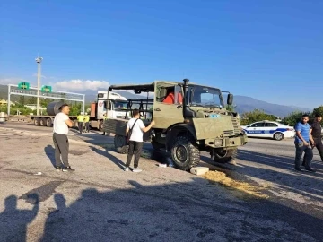 Hatay’da askeri araç tıra çarptı: 10 yaralı
