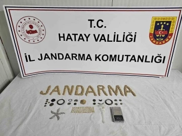 Hatay’da evinde yapılan aramada 8 bin 248 küçük altın sikke ele geçirilen şahıs gözaltına alındı
