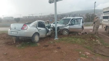 Hatay’da iki araç çarpıştı:3 yaralı
