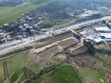 Hatay’da yeni oluşturulan mezarlıklarda defin işlemleri devam ediyor
