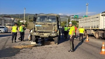 Hatay'da askeri aracın tıra çarpması sonucu 10 asker yaralandı